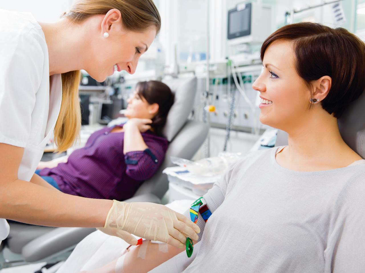 Koronawirus w Polsce. Niskie stany krwi w RCKiK! Placówka apeluje do krwiodawców!