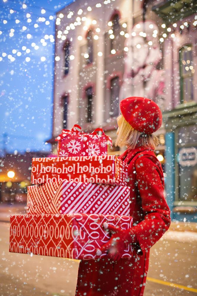 Nie tylko Święty Mikołaj przynosi prezenty. Kto odwiedza was w Boże Narodzenie?