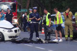 Poważny wypadek pod Legionowem. Zderzenie czterech aut w Nieporęcie. Pięć osób poszkodowanych, jedna zginęła na miejscu