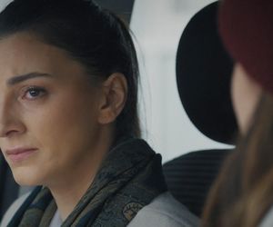 M jak miłość odcinek 1871 ostatni - finał sezonu. Kasia (Paulina Lasota), laborantka Anna Sokołowska (Katarzyna Russ) 