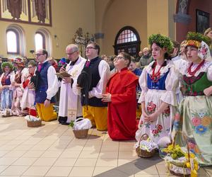 W Bytomiu poświęcono pokarmy w strojach ludowych. To tradycja na Rozbarku 