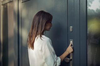 Od klucza do biometrii. Na czym polega kontrola dostępu do budynku? 