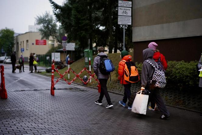 Kolejna "Szkolna ulica" w Warszawie. Samochodem tam nie wjedziesz