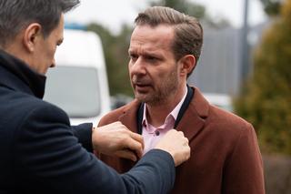 Na dobre i na złe odc. 916. Mundek Bacewicz (Grzegorz Małecki), Andrzej Falkowicz (Michał Żebrowski)