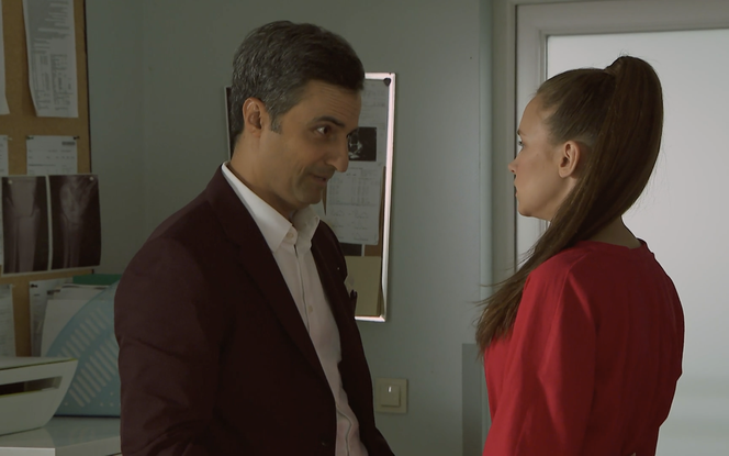Barwy szczęścia, odc. 2752: Zbyszek Stawicki (Piotr Borowski), pielęgniarka Kama (Natalia Jędruś)