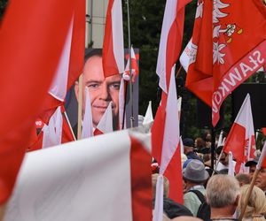 Zwolennicy Karola Nawrockiego pod Sejmem 6.08.2025