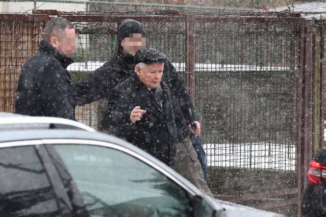 Kaczyński salutuje kierowcy