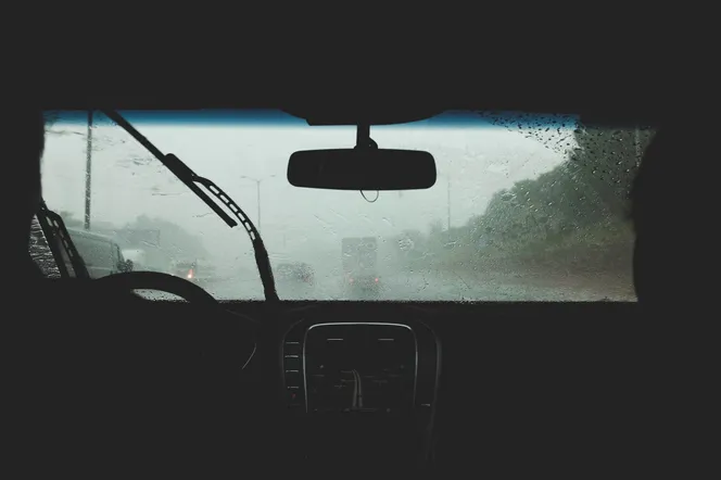 Mnóstwo deszczu, wichury do 60 km/h i jeszcze to! Ponura pogoda opanuje Polskę