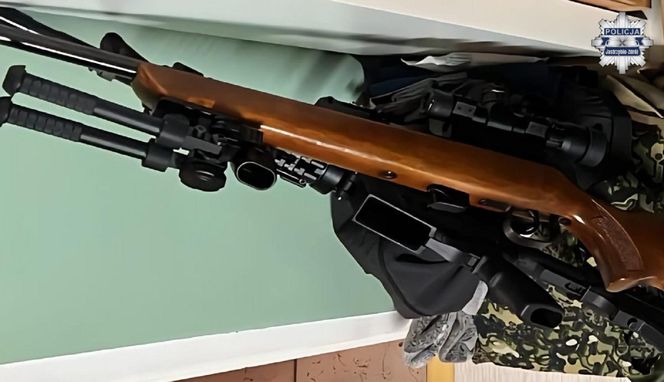 57-latek terroryzował ludzi w centrum miasta. W jego mieszkaniu znaleźli prawdziwy arsenał