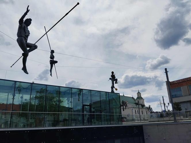 Rzeźby Jerzego Kędziory, Stary Rynek w Częstochowie