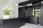 Czarno-białe wnętrze apartamentu
