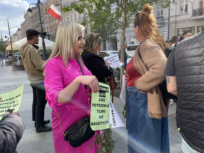 Wielki protest pod urzędem miasta w Łodzi. "Broń lasów Lublinka"