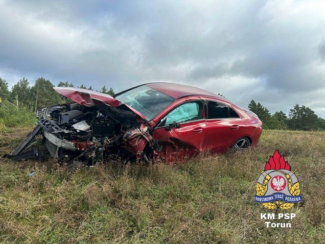 Tragiczny wypadek pod Toruniem. Nie żyje młoda kobieta, sześć osób w szpitalu. Co się stało na S10?