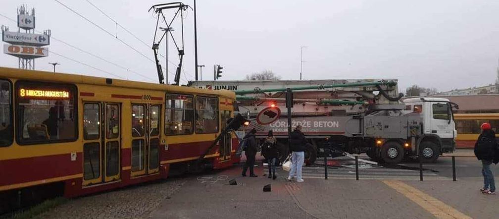 Wykolejenie tramwaju przy Aleksandrowskiej. Motornicza trafiła do szpitala