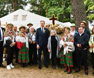 Dożynki wojewódzkie w Olsztynku 2024. Tłumy na wydarzeniu. „To był trudny rok” [ZDJĘCIA]