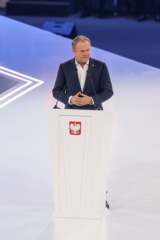 Konwencja KO w Gliwicach. Tusk, Trzaskowski, Protest związkowców i sprzedaż flag Polski i UE