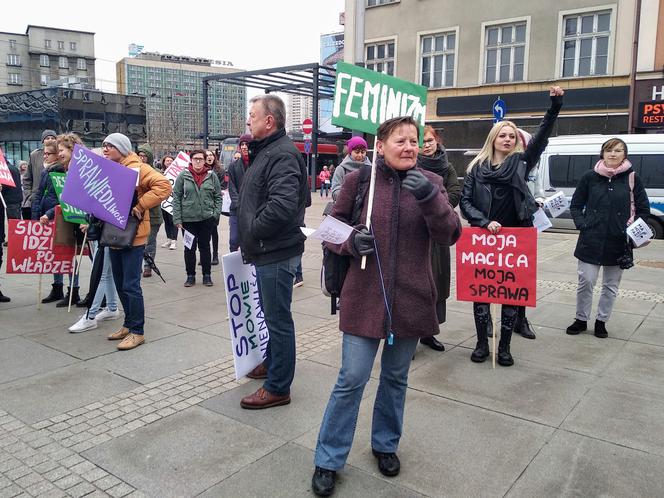 Siostry idziemy po władzę! Wykrzykiwały uczetniczki Śląskiej Manify [AUDIO, ZDJĘCIA]