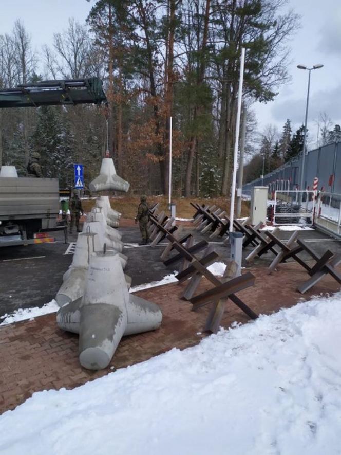 Zapory przeciwczołgowe na granicy z Białorusią. Szef MON: To element naszej strategii obrony i odstraszania