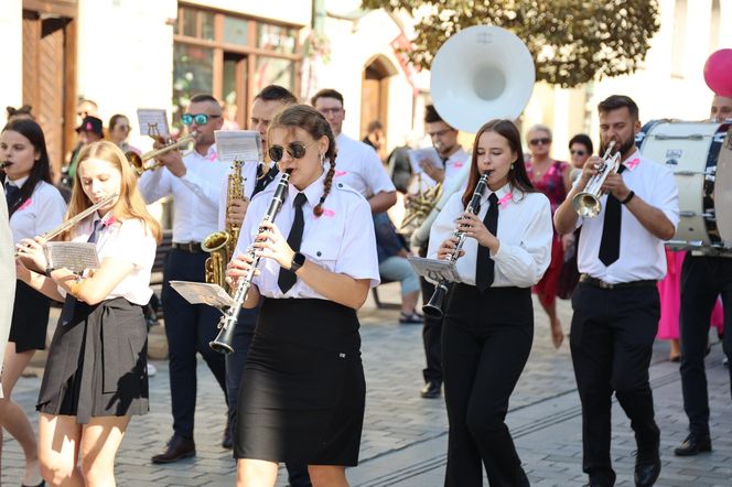 W centrum Lublina królował róż! Przez miasto przeszedł Marsz Różowej Wstążki