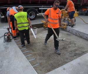 Tak naprawiano betonową nawierzchnię autostrady A1