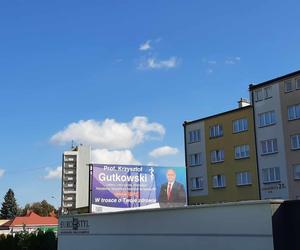 Rzeszowskie osiedla pozaklejane plakatami wyborczymi. Plakat na plakacie 