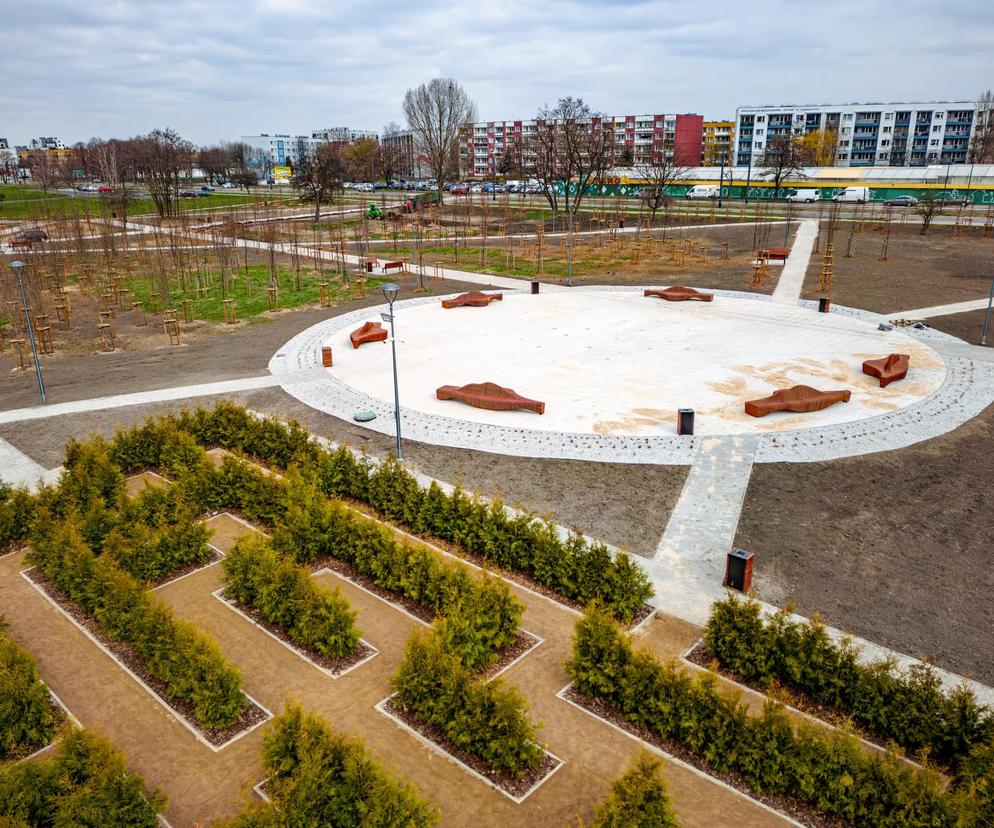 Park przy Placu Papieskim (zdjęcie z 10 kwietnia) 
