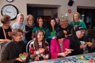 Magiczne pierniki. Gwiazdy przygotowują ciastka w słusznym celu