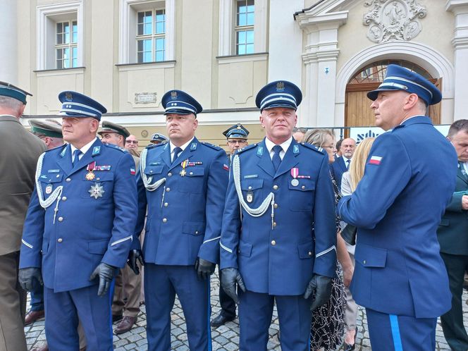 Trwają obchody Święta Policji w Lesznie. Świętują policjanci i policjantki