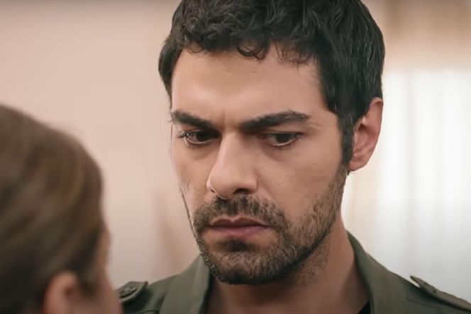 Halil zaczyna układać w głowi uzyskane informacje 