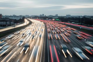 Poranne korki w Krakowie. Czy Aleja 29 Listopada i Osiedle Piastów staną na zawsze?