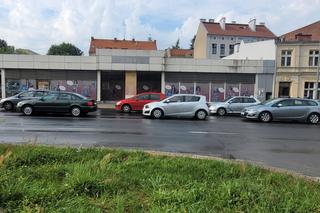 Budynek jednego z największych lumpeksów w Olsztynie do rozbiórki. Miasto szuka wykonawcy