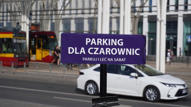 „Parking dla czarownic" przy Piotrkowskiej. Zagadkowa sprawa zaginięcia latającej miotły