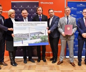 Koniec przesiadek! Pociągiem dojedziesz prosto na lotnisko w Modlinie! Jest decyzja