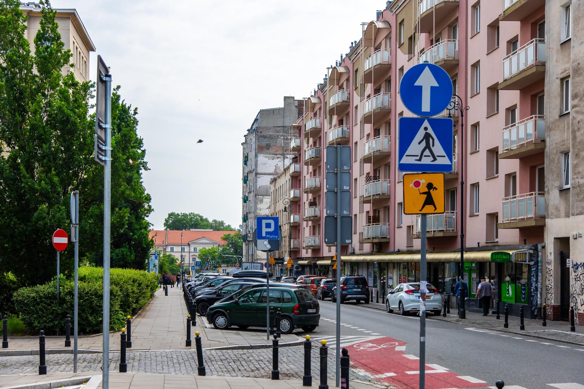 Ulice Śródmieścia Warszawy, na których urzędnicy dostaną miejsca parkingowe