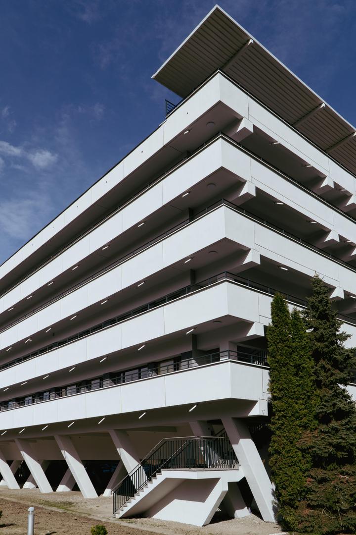 Sanatorium Równica w Ustroniu - zdjęcia. Modernistyczna bryła niczym okręt