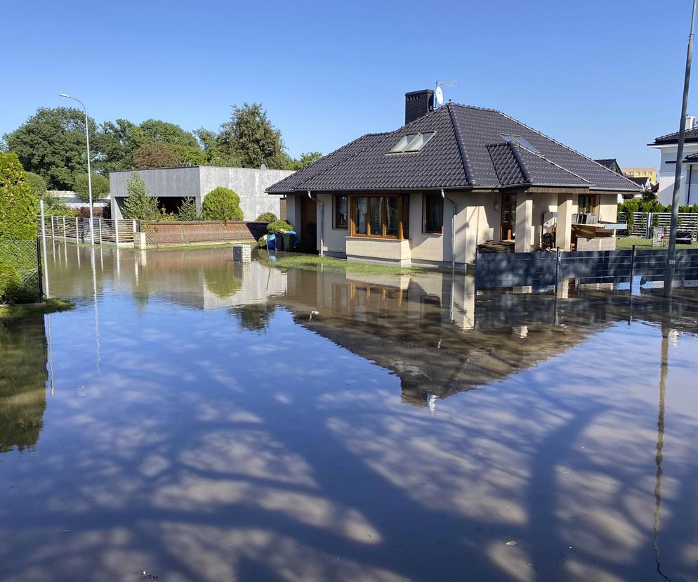 Ile kosztuje osuszanie po zalaniu w 2025 r.? Aktualne ceny osuszania domu