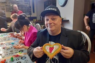 Magiczne pierniki. Gwiazdy przygotowują ciastka w słusznym celu