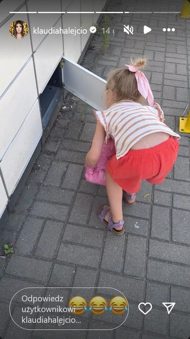 Klaudia Halejcio ma dom za 9 milionów, a sprzedaje stare ciuchy w sieci. Tak brakuje jej kasy?