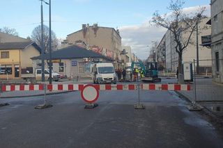 Zamknięte skrzyżowanie ulic Przybyszewskiego i Przędzalnianej. Uwaga na korki