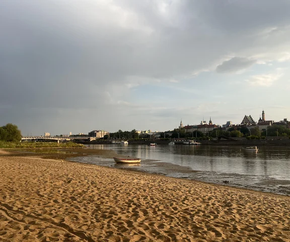 Rekordowo niski poziom Wisły w Warszawie