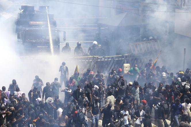 Manifestanci wdarli się do siedziby prezydenta Gotabayi Rajapaksy