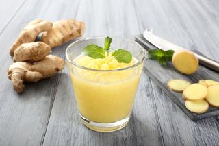 Cytrusowy koktajl z imbirem: przepis na rozgrzewający napój z owoców na zimę