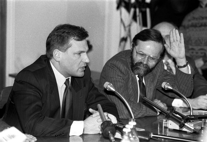 AI wybrała 5 najlepszych polityków w Polsce ostatnich 30 lat! 