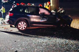 Trzcianka: BMW uderzyło w dwa drzewa! 23-latek zginął na miejscu