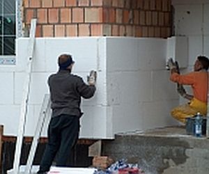 Ocieplenie domu - na co zwrócić uwagę przy wyborze ekipy?