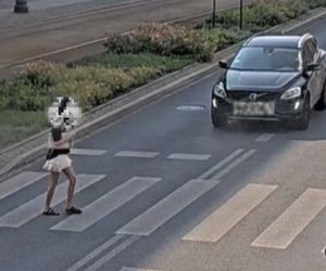  Łódź. Kobieta potrącona na przejściu. Patrzyła nie na drogę, tylko w telefon [ZDJĘCIA]