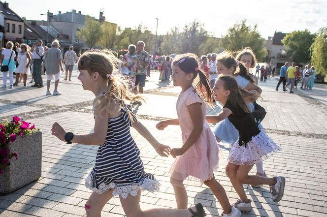 Starachowice i Międzypokoleniowa Potańcówka – Hit sezonu, który pokochali wszyscy