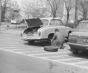 QUIZ PRL. Polska Ludowa na kołach i szynach: sprawdzian Twojej motoryzacyjnej pamięci! 
