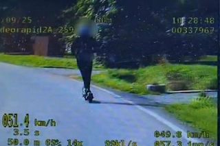 15-latek pędził hulajnogą elektryczną jak szalony. Policja przerwała niebezpieczną jazdę