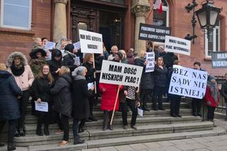 Szczeciński sąd sparaliżowany. Pracownicy protestują [ZDJĘCIA]